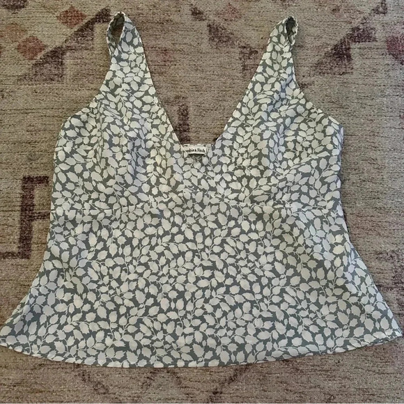 Abercrombie and Fitch •White and blue leaf print tank top size medium - Picture 3 of 12